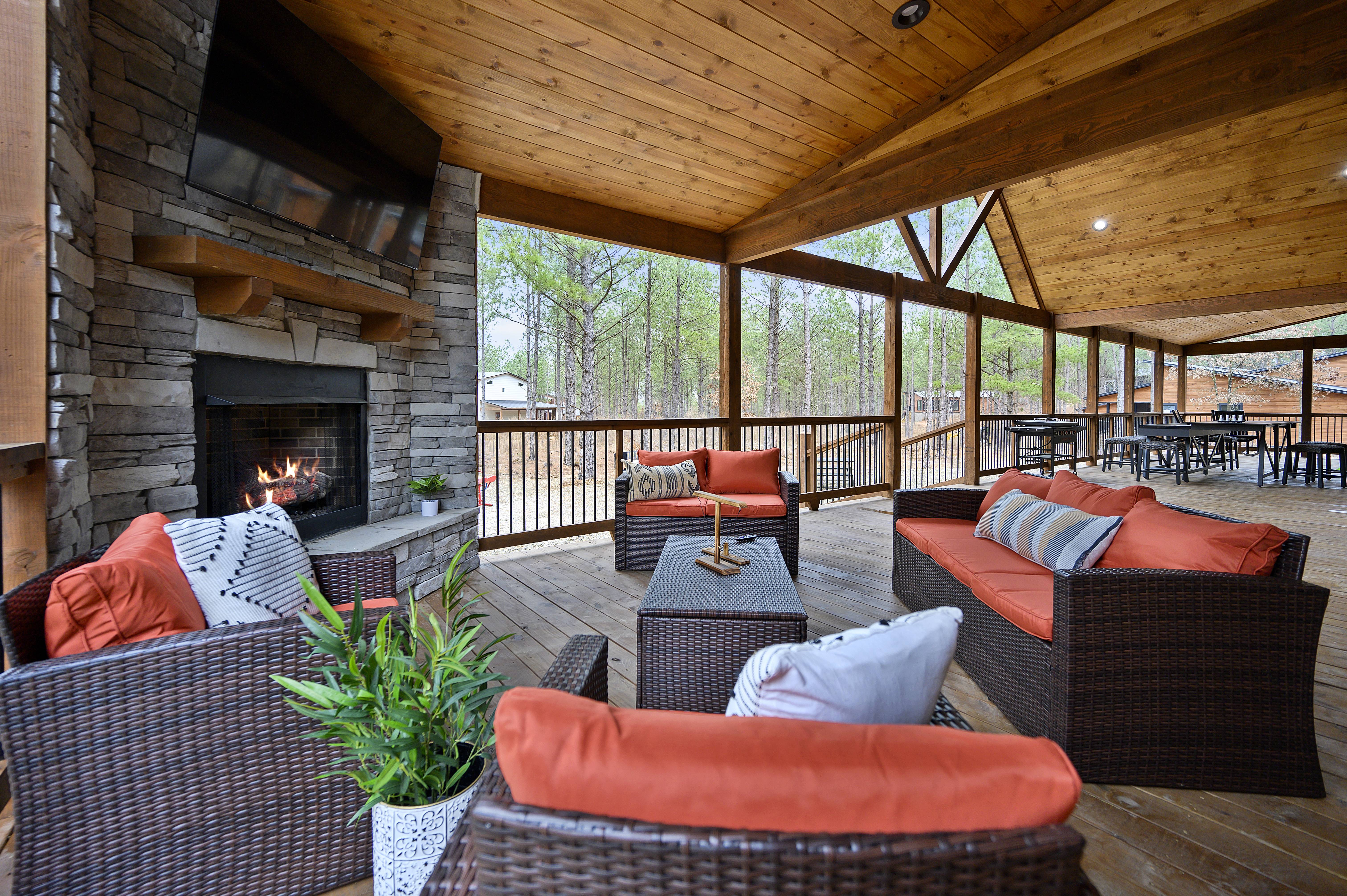 Kick back by the fire or share stories at sunset—this deck’s ready for all your moments.