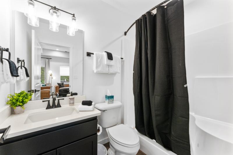 Quick rinse or long soak? This main floor shower’s got you covered.