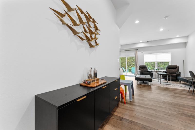 Little guests are taken care of too—with their own table and toddler gear included.