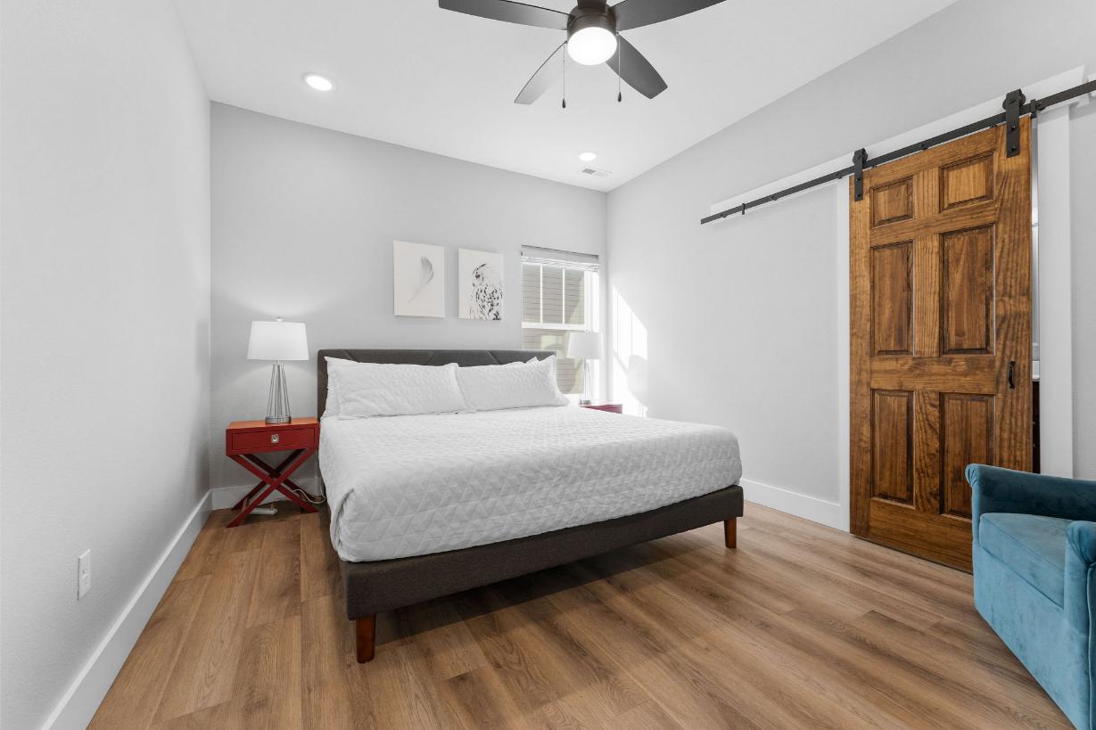 Rest easy in this cozy king room—complete with a private ensuite just for you!