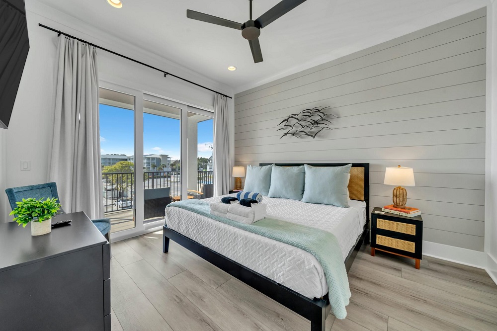 Wake up to stunning views and step right out onto the balcony—this top-floor suite is pure vacation bliss!