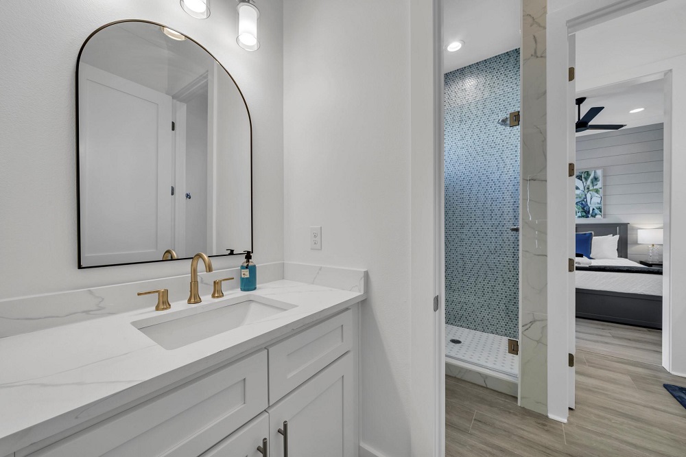 Everyone gets their own sink! Separate vanities plus a shared shower make mornings easy for both kids and adults.