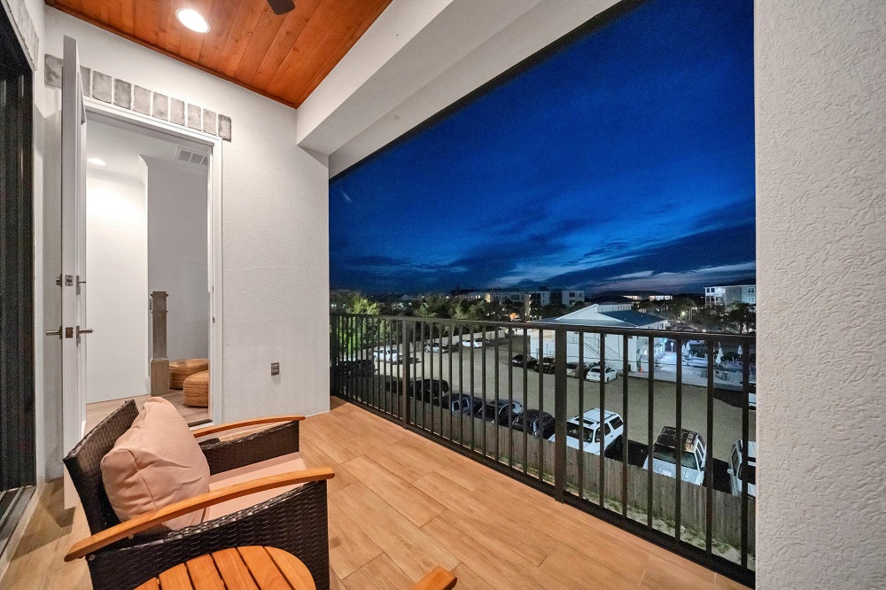 Whether from your room or the hall, step out onto the top-floor balcony and soak in the fresh beach breeze.