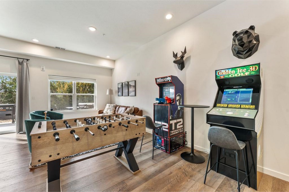 Foosball showdowns, arcade fun, and board games galore—Big Dipper’s game room is made for memory-making!