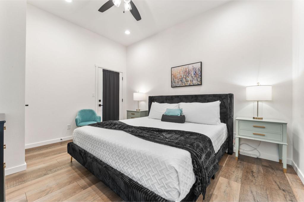 Second-floor king suite with balcony access and stunning lake vistas.