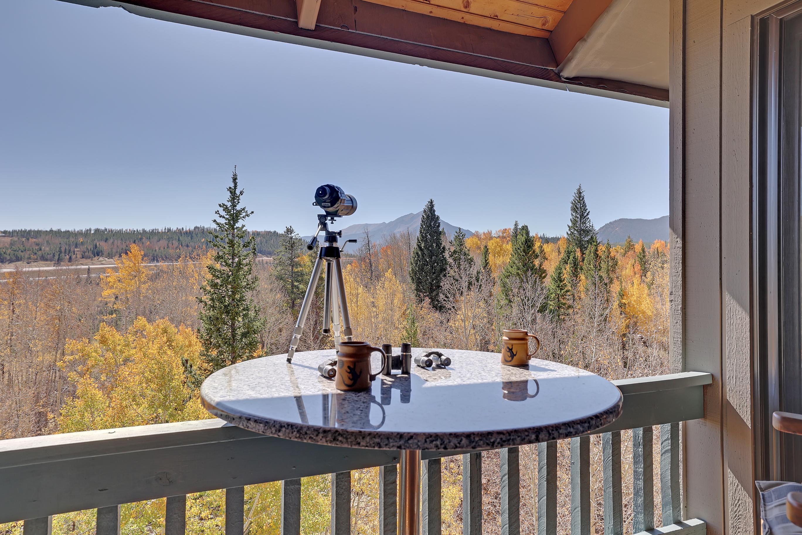 Enjoy a private balcony overlooking a National Forest and enjoy the Rocky Mountains in the background! Minutes away from the world's best skiing and hiking.