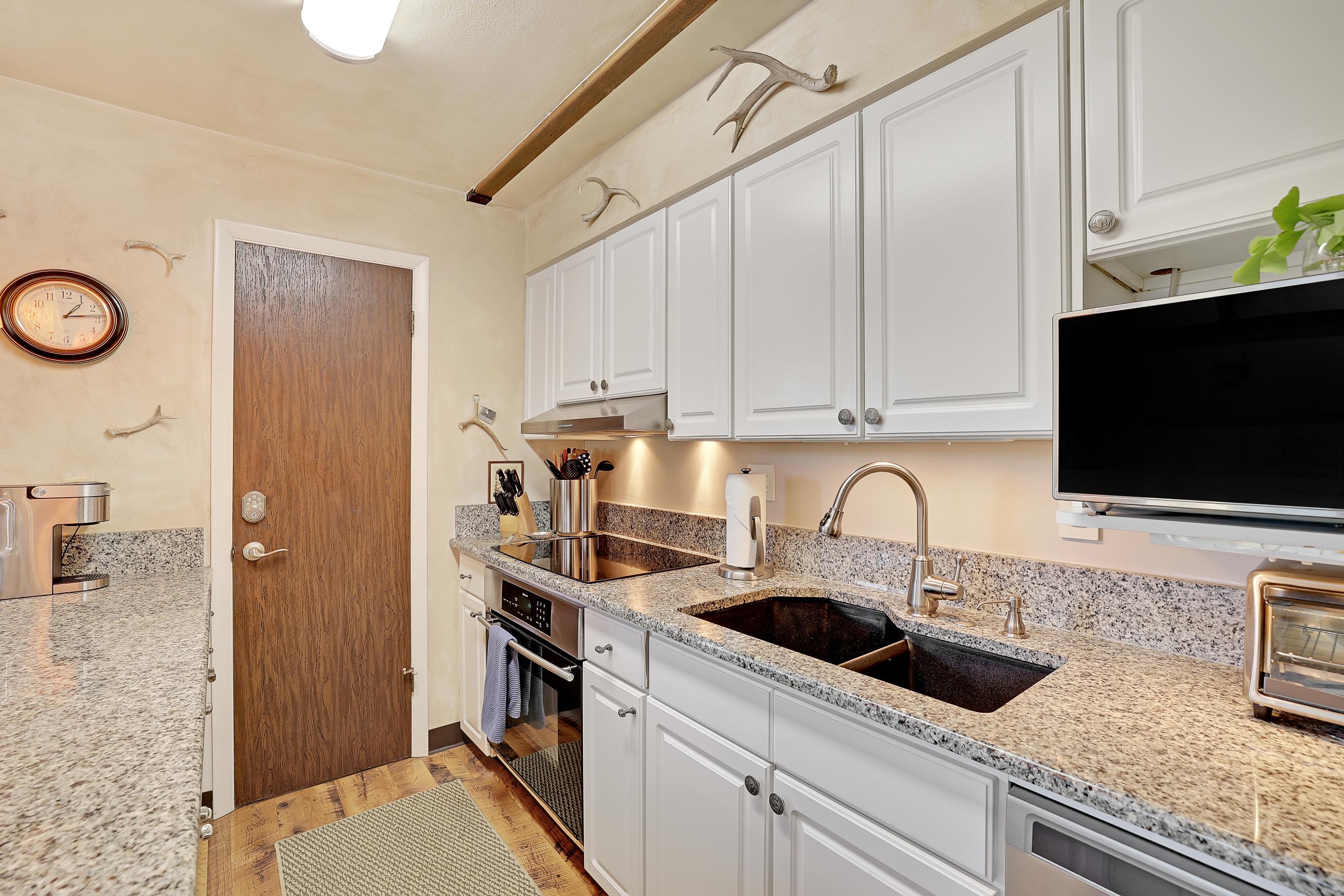 Incredible kitchen that a chef will love!