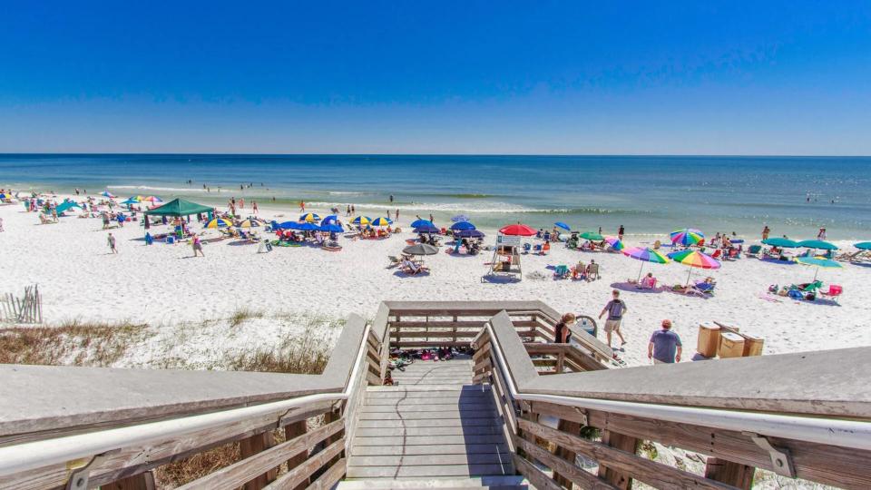 Soak up the Emerald Coast at nearby Miramar Beach access—just minutes away! Dine and sip beachside at Pompano Joe’s, right on the sand.