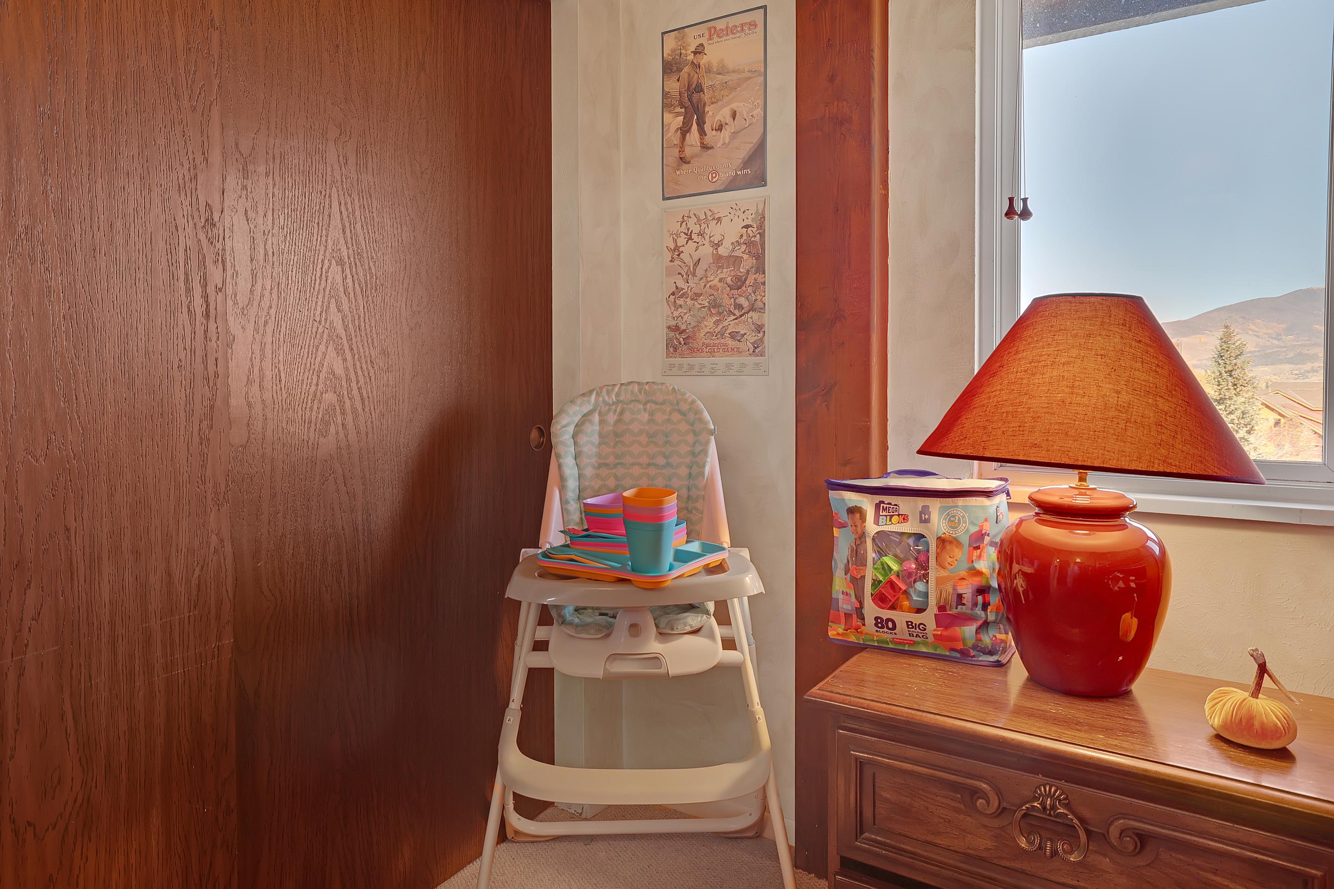 Fun for kids! Pack n Play, High Chair, kids plates & cups, and toys are provided