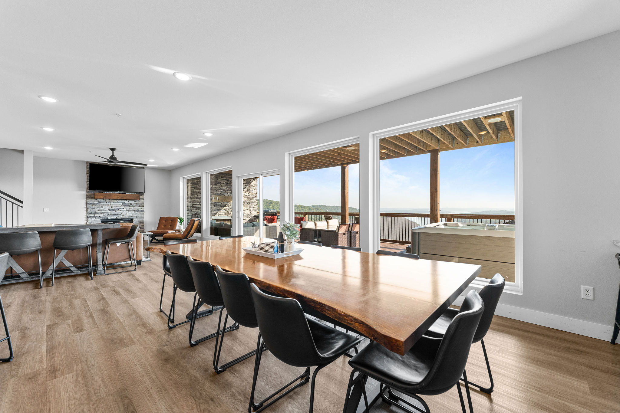 Dine together with a view! This beautiful table seats everyone with Table Rock Lake as your backdrop.