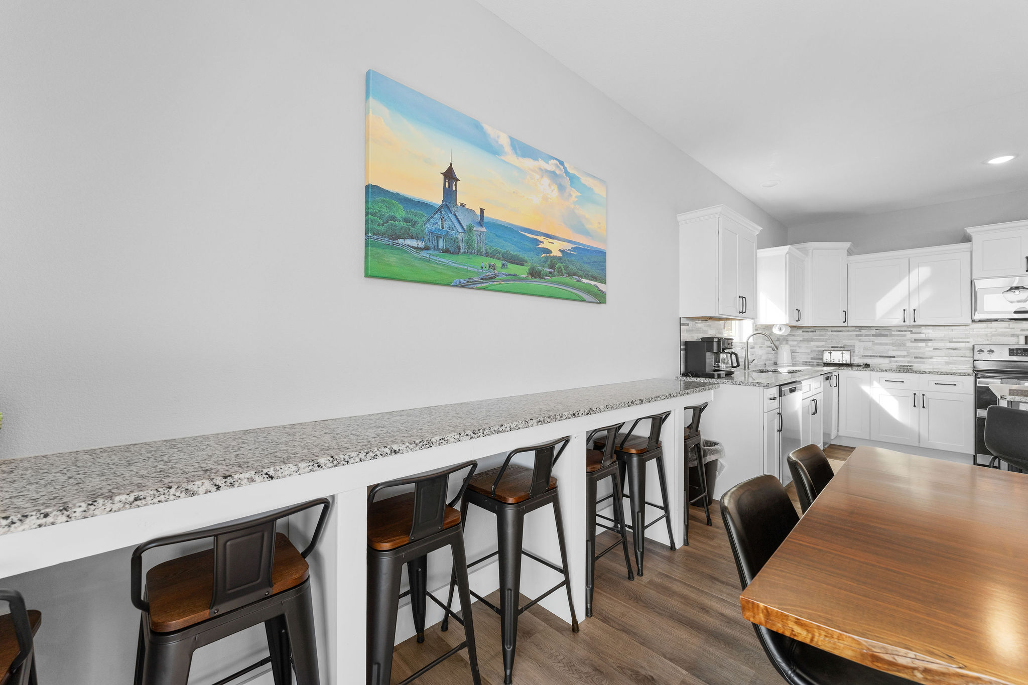 Plenty of space for snacks and chats—plus a high chair for the tiniest foodie!