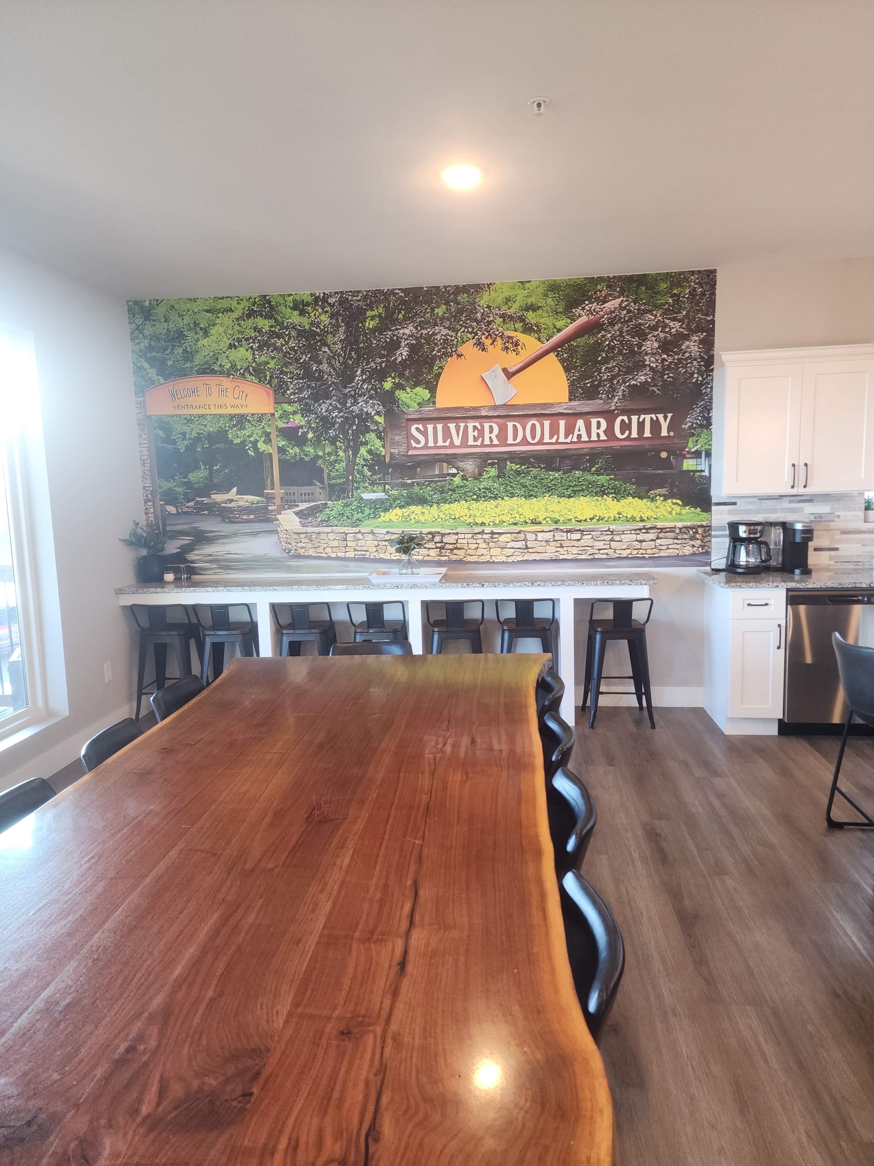 Welcome to Silver Dollar Lodge!