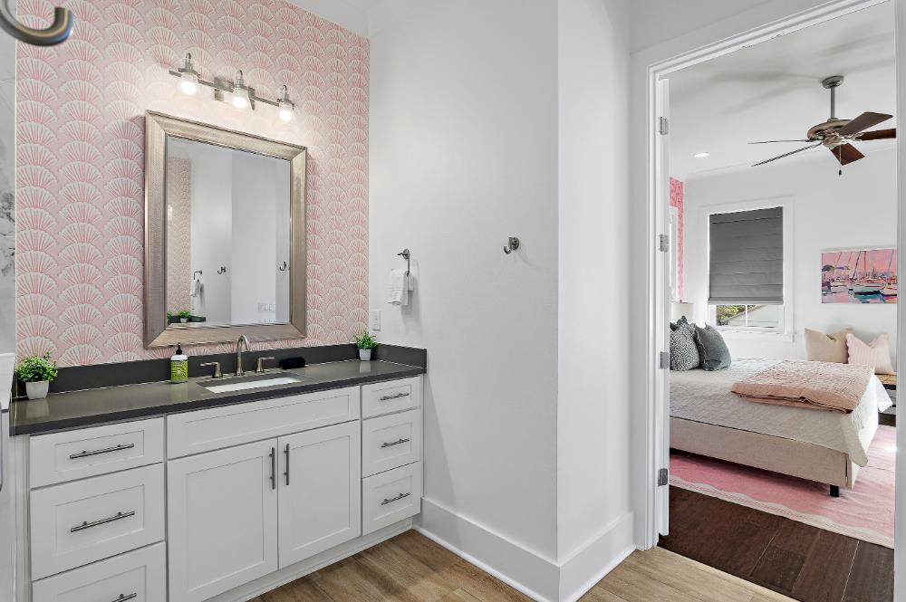This charming en-suite bath features scallop walls and easy access from the pink room