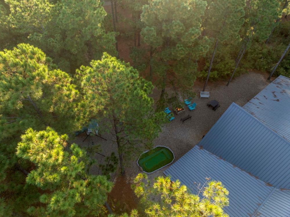 The backyard is full of fun and entertainment. Great for families looking for their next Broken Bow getaway.