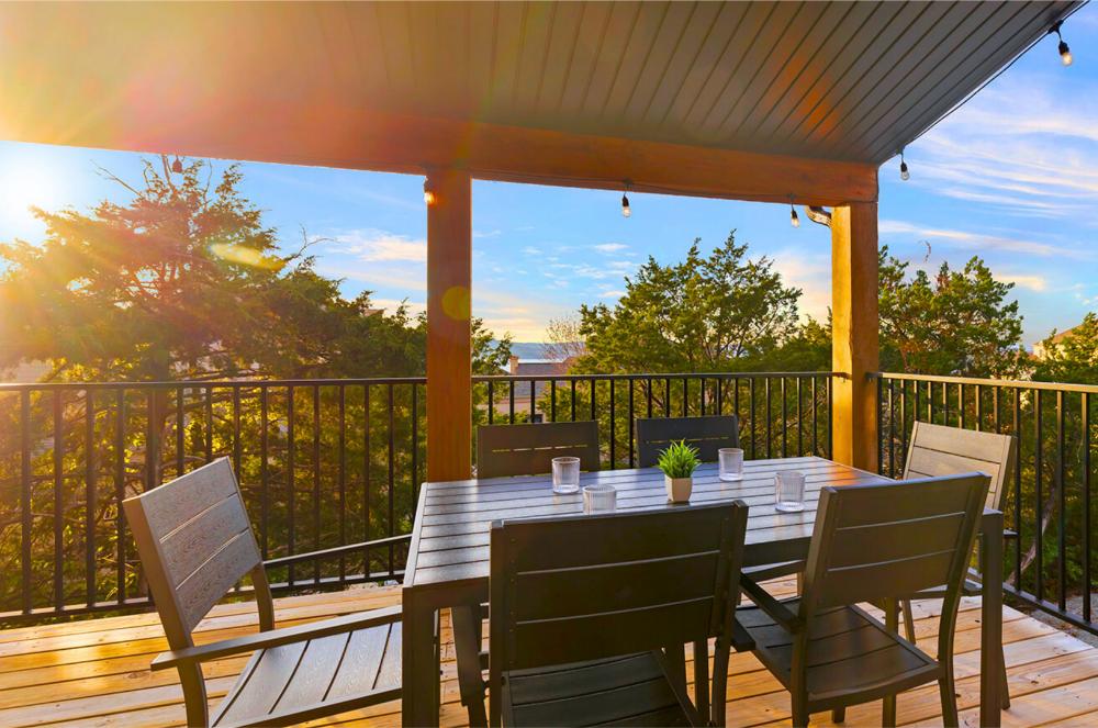 Grab your coffee or dinner and soak in the sunshine this deck’s made for moments with a view.