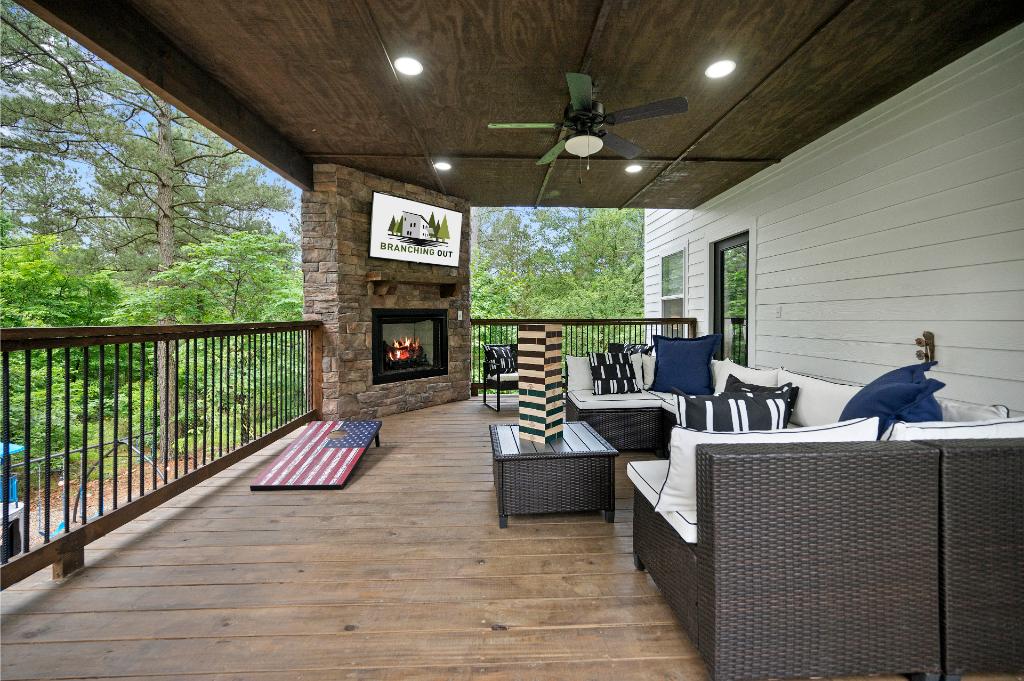 From fireside chats to games, this deck is perfect for relaxing afternoons and evenings under the stars.