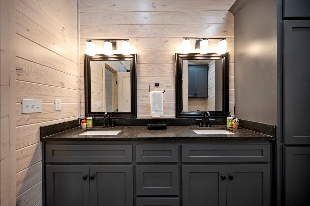 Top-floor bathroom with modern finishes and spacious layout.