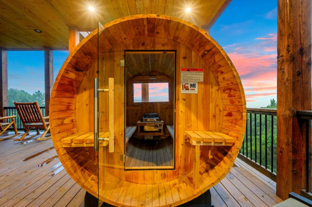 Sauna with a mountain view? Yes, that is exactly what this is. Stress does not stand a chance up here.