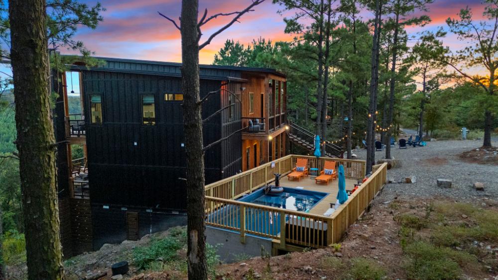 Crackling fires and sweeping forest sunsets bookend every day at Oakley's Overlook. It is the kind of setting that makes you slow down and stay present.