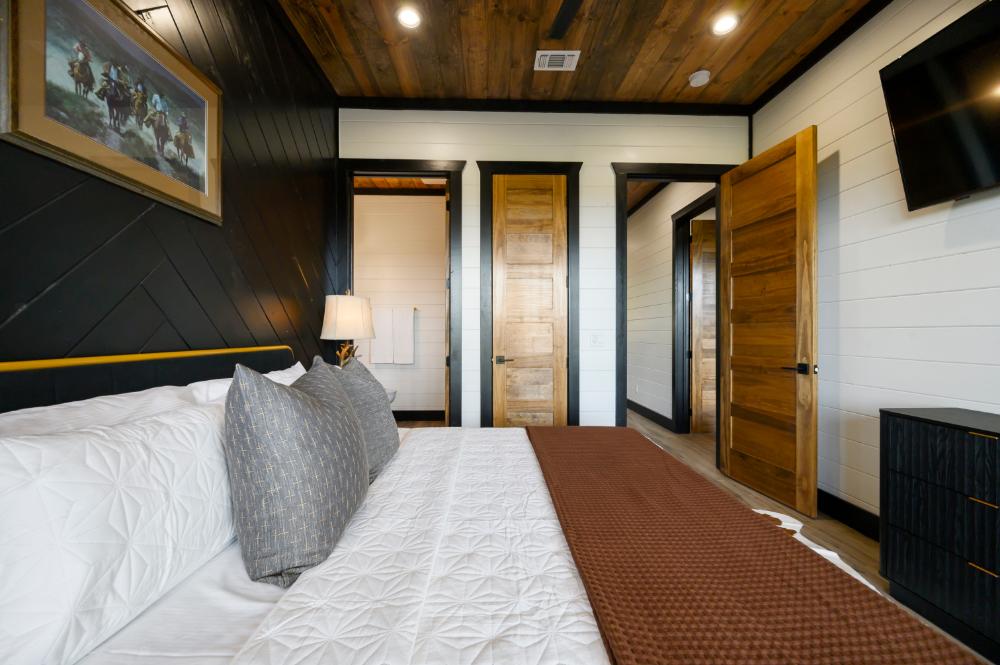 Wake up to the mountains, spend the night on a movie marathon. This suite handles both ends of the day beautifully.