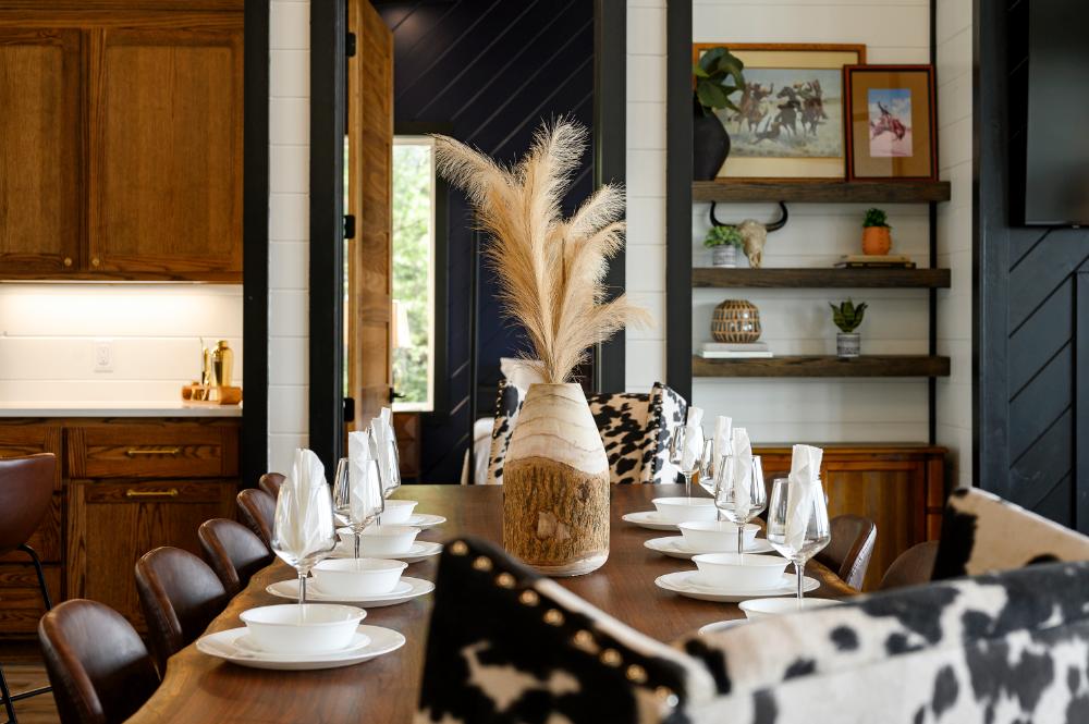 Big table, better views, and everyone seated together. This dining space turns any meal into something worth celebrating.