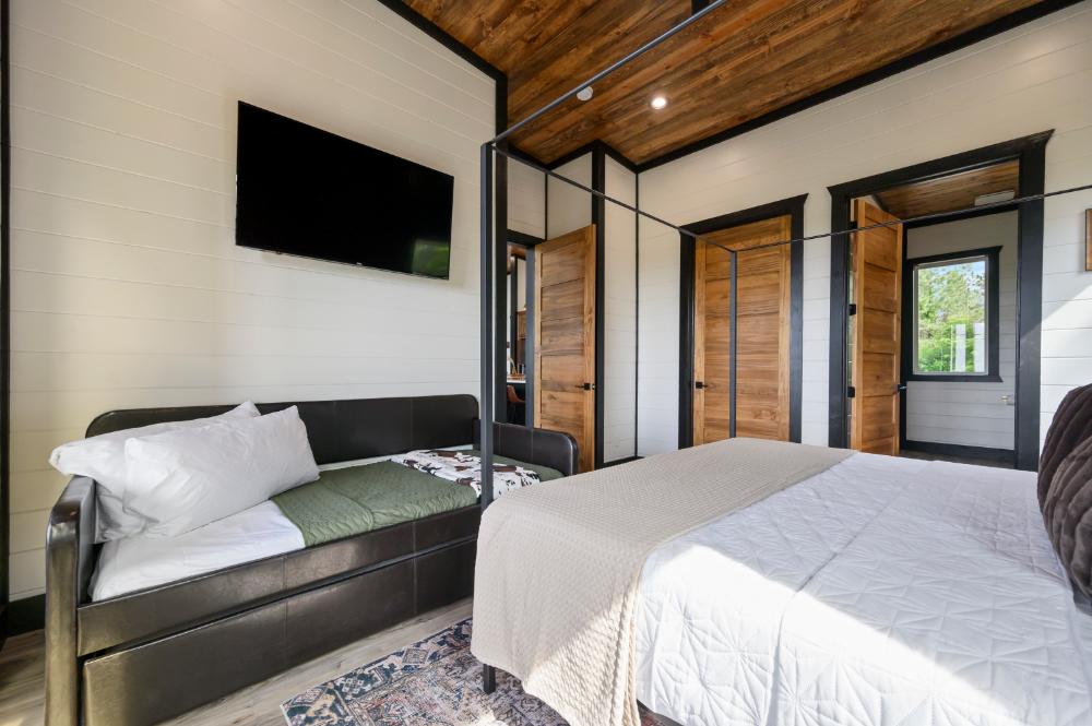 Big space, no fighting over who sleeps where. This suite has room for the whole family to land and actually relax.