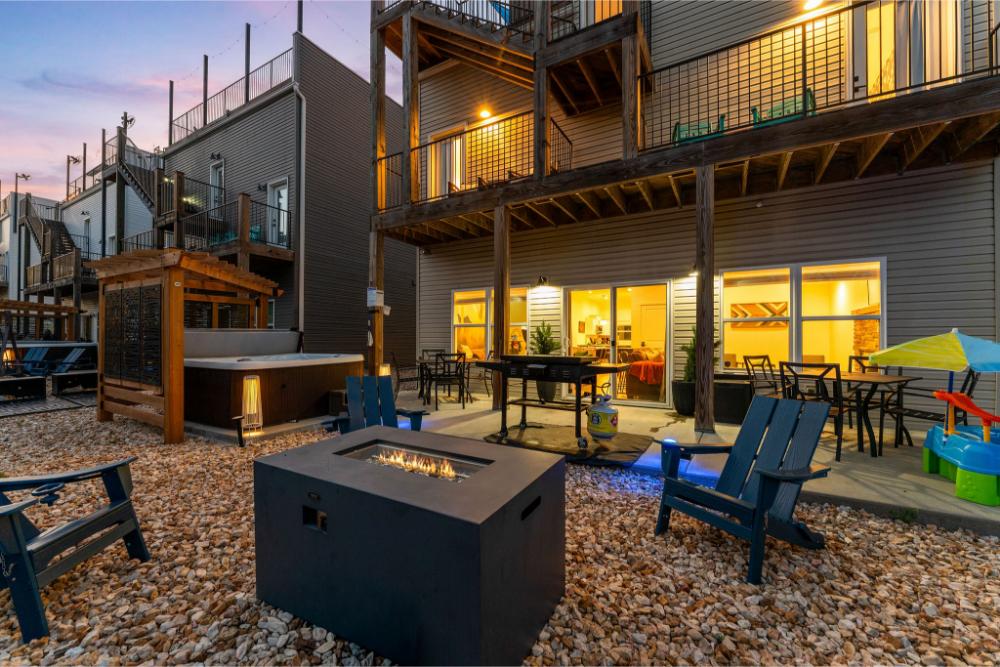 Set the table under the open sky, fire up the griddle, and enjoy dinner with fresh air and lake views all around.
