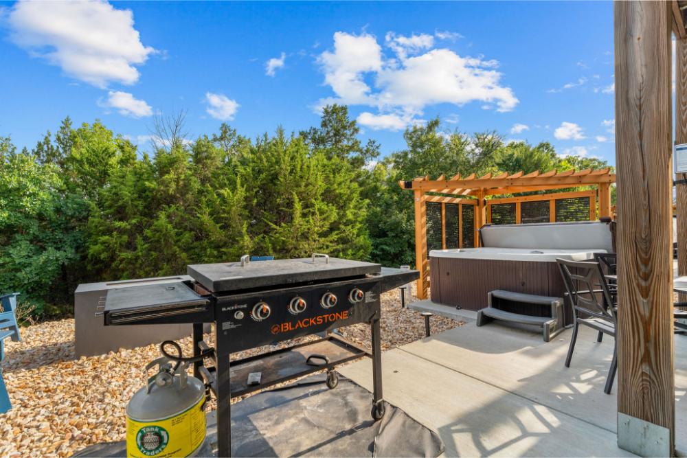 Fire up the Blackstone griddle and enjoy outdoor cooking with beautiful lake views.