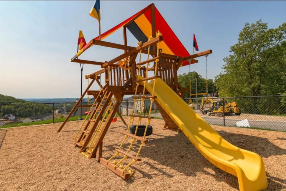 Let the kids burn off energy at the nearby playground while you enjoy a relaxed pace. It is close enough to be easy and far enough to feel like an adventure.