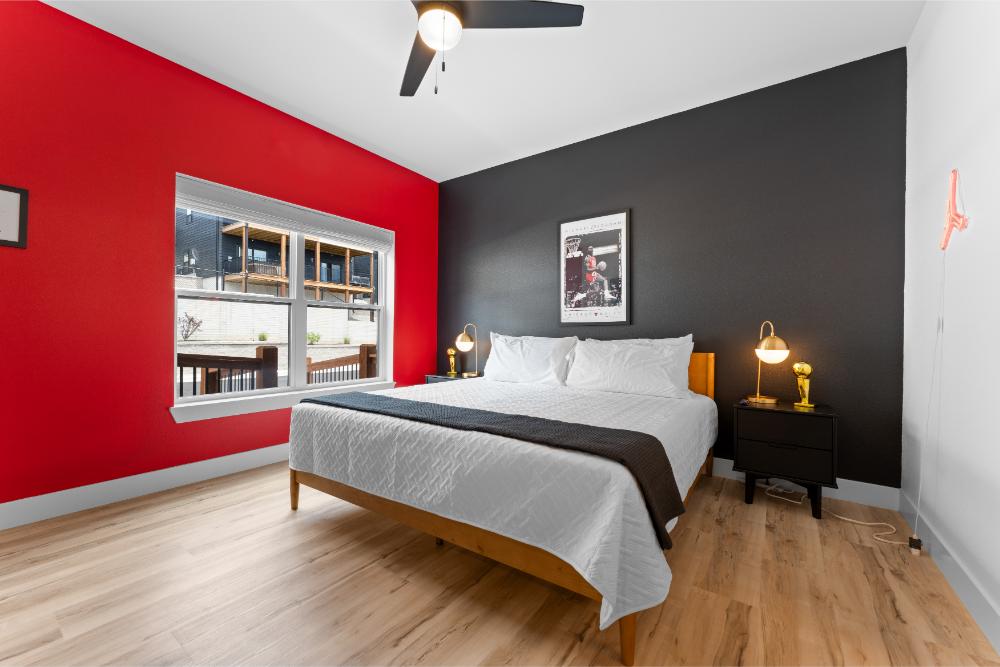 This Michael Jordan-inspired king suite features iconic décor and a private ensuite bathroom.