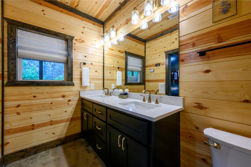 Start your day with ease thanks to plenty of space for everyone to get ready.