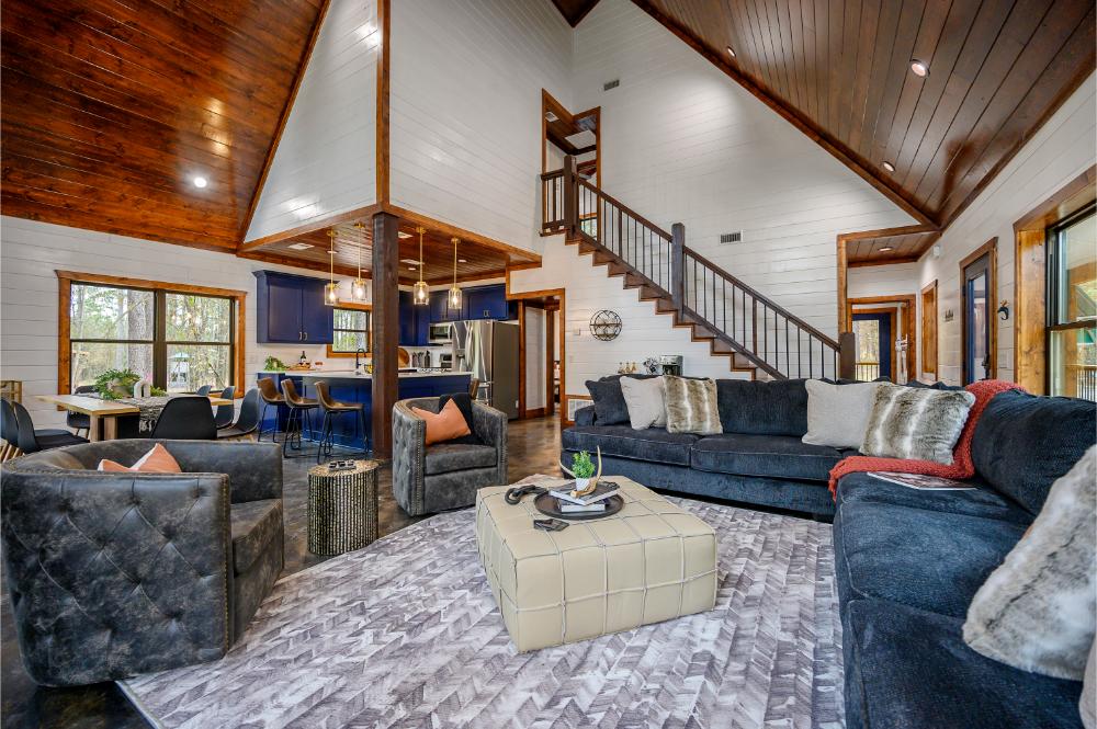 Gather ‘round the fireplace, stream your favorite shows, and enjoy all the space to spread out, laugh, and unwind. 