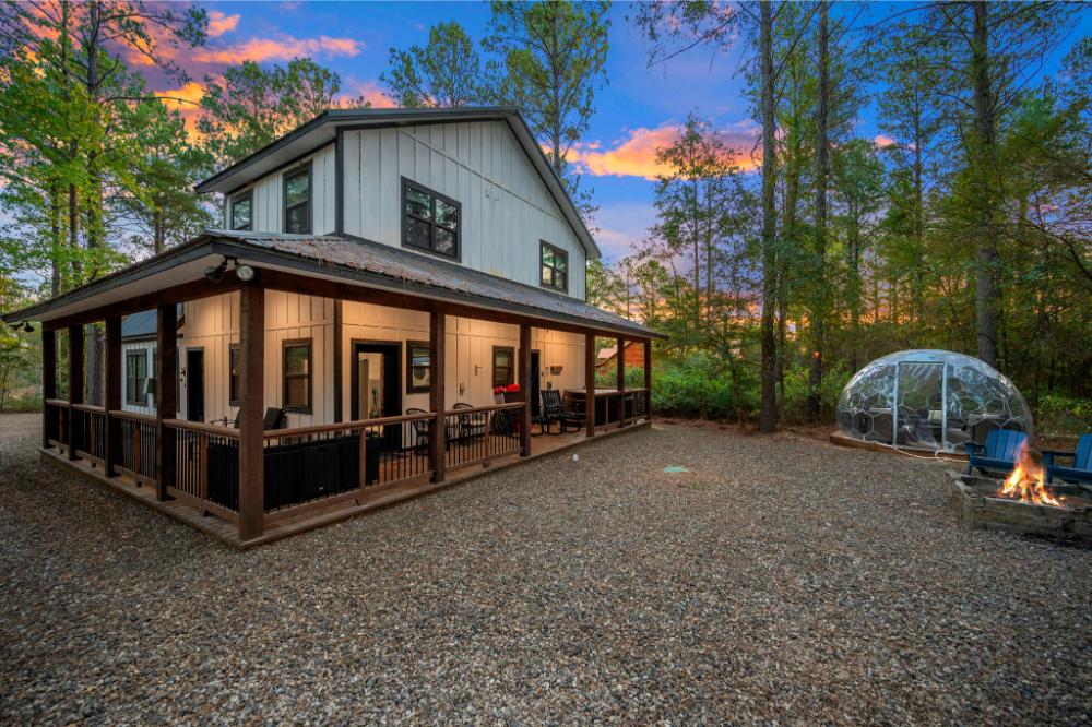 WHITE TAIL RETREAT is a fun, family-friendly cabin surrounded by towering pines, featuring a hot tub, Hypedome, fire pit, playground, and plenty to enjoy indoors.