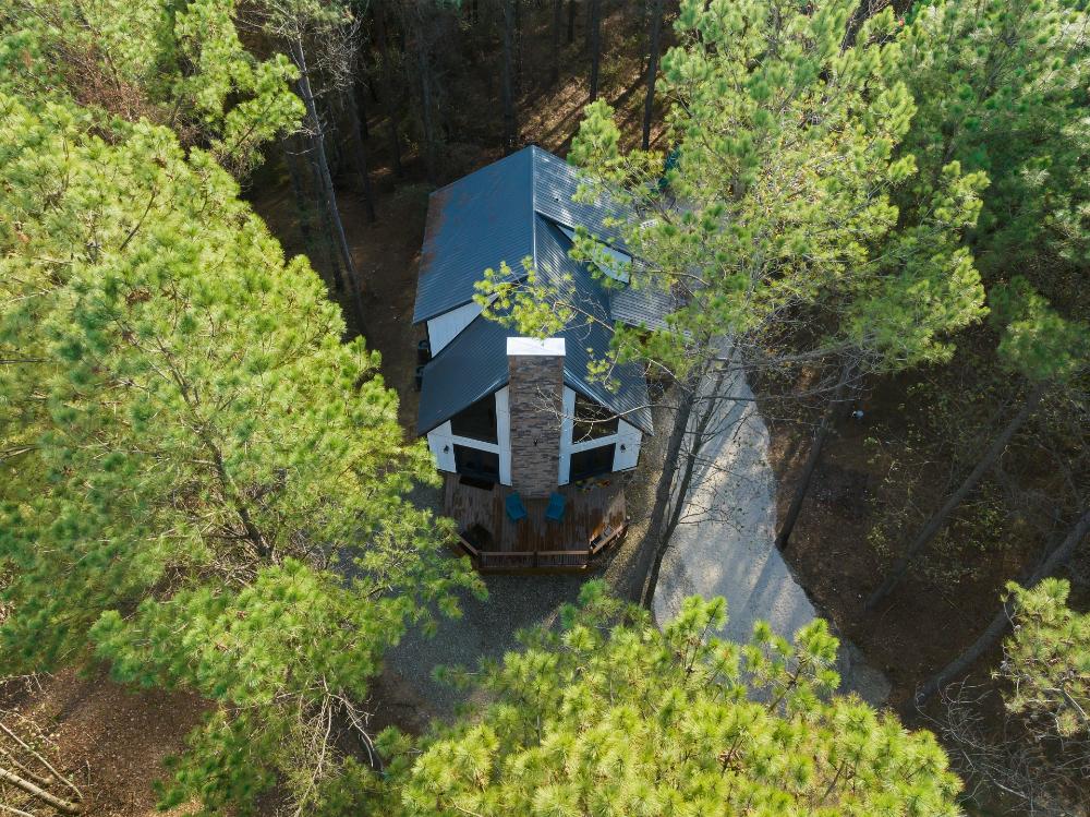 Cabin surrounded by wooded scenery offering a quiet and relaxing environment.