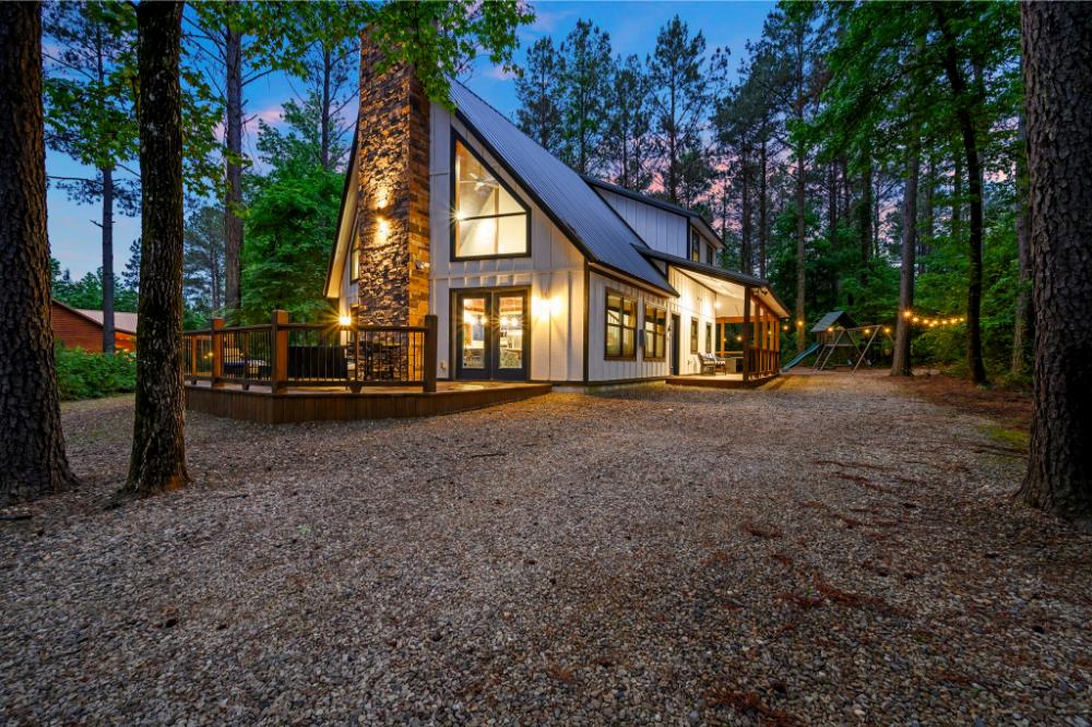 Bring the whole group with ample space for parking and room to spread out on the decks.